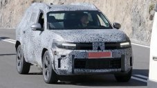 Ето ги и първите снимки на големия SUV на Dacia 