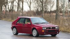 Много рядка Lancia Delta излиза на търг
