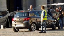 Новата Corsa позира без камуфлаж