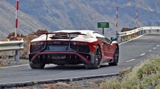 Първи поглед към новото върхово Lamborghini