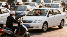 Защо шофьорите в Китай не ползват мигачи