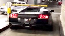 Как да не плащаш за паркинг? Купи си Lamborghini! (ВИДЕО)