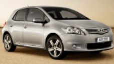 Toyota пуска серийно и хибриден Auris