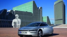 Volkswagen добавя две места на хибрида XL1
