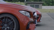 Mercedes-AMG E 63 S срещу Porsche Panamera Turbo на пистата (ВИДЕО)