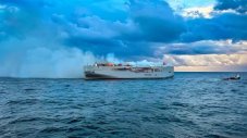 Още един кораб с автомобили се запали в морето
