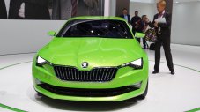 Новият Superb ще е първият зареждащ се хибрид на Skoda