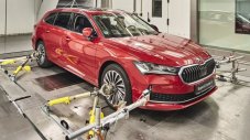 Skoda пусна уникален симулационен център за тестване на автомобили