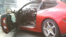 Трето Ferrari FF изгоря на пътя