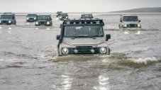 Последната мъжка кола: караме Ineos Grenadier по дъното на морето