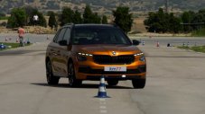 Skoda Kamiq се оказа по-добър от Mercedes-AMG SL в тест за стабилност