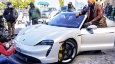 Скалата не се събра в Porsche Taycan и провали снимки на филм