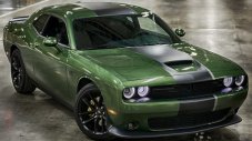 Dodge Challenger пристигна на търг с човек в багажника