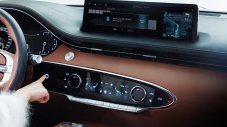 Genesis GV70 получва пръстов отпечатък и датчик, който следи дишането на бебе