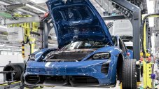 Porsche спря производството на Taycan