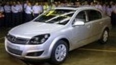 Opel произвежда Astra седaн в Полша