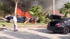 Tesla уби шофьора си, като блокира вратите след катастрофа (ВИДЕО)