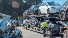 Tesla чупи рекорд по продажби, но е далеч от обещаното от Мъск