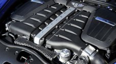 Bentley ще усъвършeнства W12