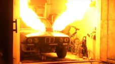 Какво се случва, ако сложиш на BMW двигател от изтребител (ВИДЕО)