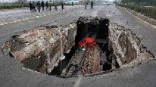 Китай - голяма страна с големи дупки