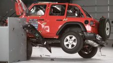 Jeep Wrangler пак се преобърна на краш-тест