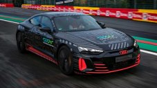 Audi показа първия си RS-модел на ток