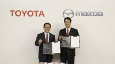 Какво се крие зад съюза Toyota-Mazda?