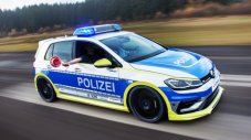 Превърнаха Wolkswagen Golf R в полицейски автомобил