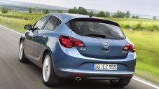 Opel Astra вече и с би-турбо дизел