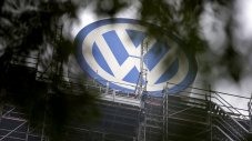 Дизеловият скандал спира поне два проекта на Volkswagen