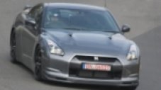 Nissan GT-R не е достатъчно бърз?
