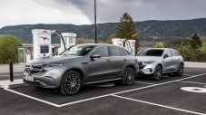 Mercedes-Benz вкарва 20 000 електромобила в сервизите си