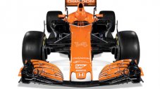 Феновете очаквали оранжевия McLaren