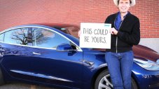 Братът на Илън Мъск се разделя с рядък Model 3