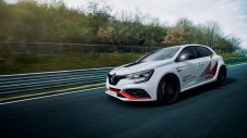 Renault Megane R.S. Trophy-R отново е кралят на "Нюрбургринг" (ВИДЕО)