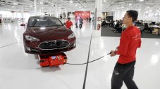 Daimler излиза като акционер от Tesla