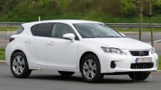Lexus тества компактен кросовър