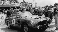 Култовият Aston Martin DB4 GT се връща на пазара