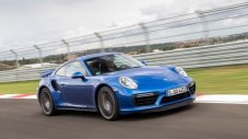 Хибридното Porsche 911 ще изминава 70 км на ток