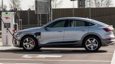 Audi се оправда за по-слабите зарядни станции