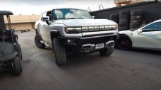 Ремонт на шасито на&nbsp;GMC&nbsp;Hummer&nbsp;EV&nbsp;излезе 78 000 долара