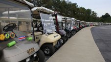 Градът, в който всички карат само колички за голф (ВИДЕО)