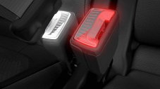 Skoda разработи светещи предпазни колани