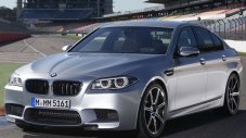 Новото BMW M5 остава с два педала
