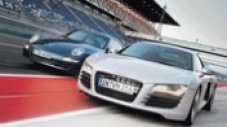 Сравнителен тест на Auto Bild: Audi R8 vs Porsche 911 Carrera 4S