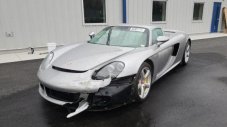 Ударено Porsche Carrera GT се продава за 400 000 долара