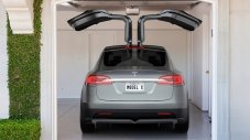 Tesla Model X излиза със 700 електрически коня
