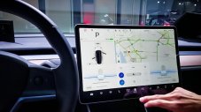 Tesla вкарва 158 000 коли в сервизите си