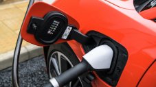 Оператори на зарядни станции обмислят общ достъп